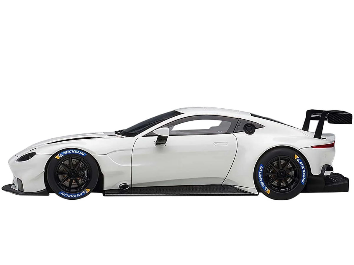 Mans Model Martin 2018 by Car White with 1/18 PRO Autoart Carbon Le GTE Accents Aston Vantage