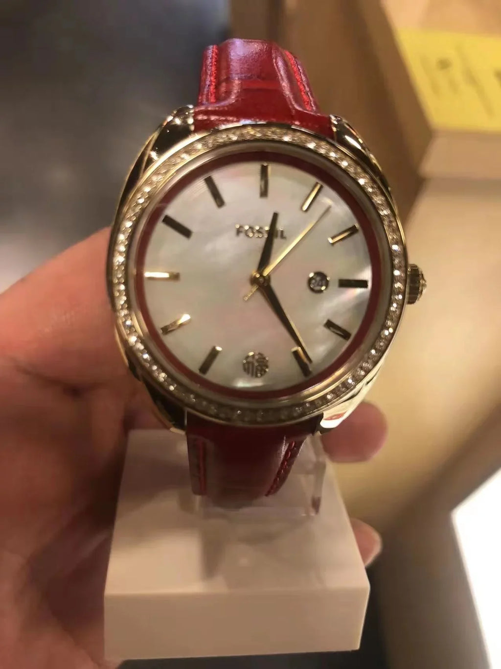 Red Vale Fossil Watch Date Three-Hand BQ3772 Leather
