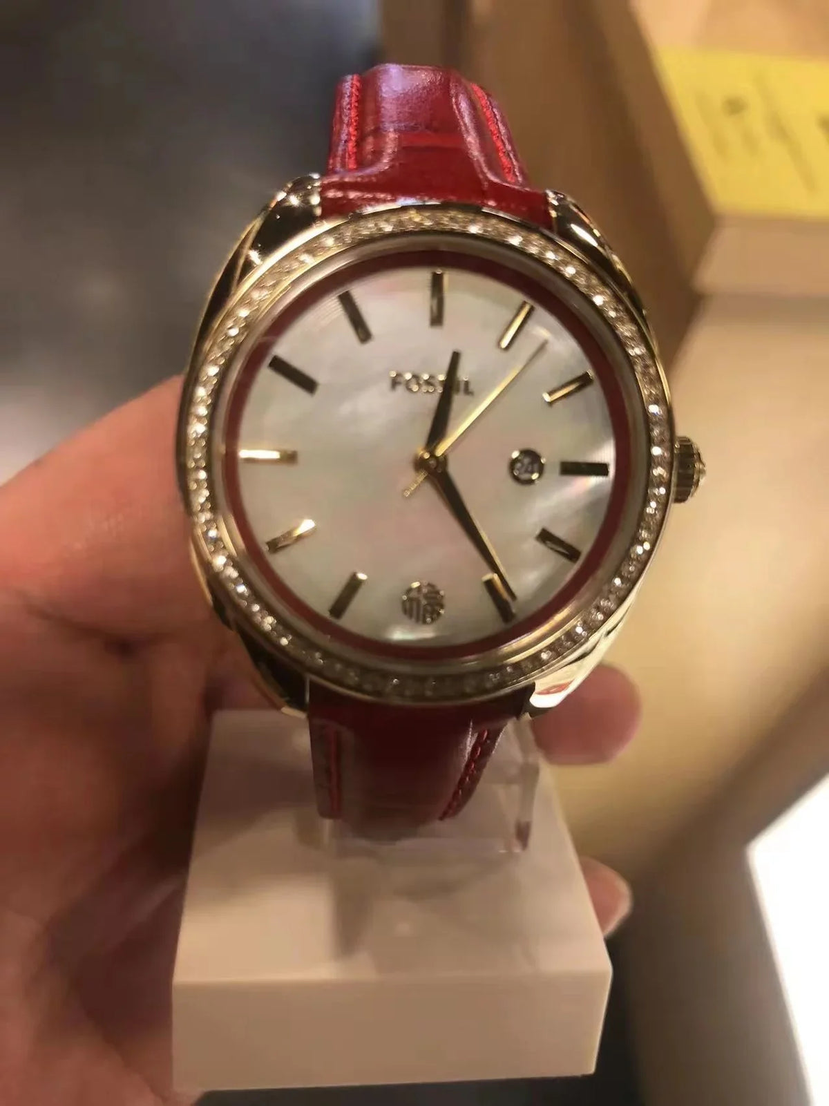 Red Vale Fossil Watch Date Three-Hand BQ3772 Leather