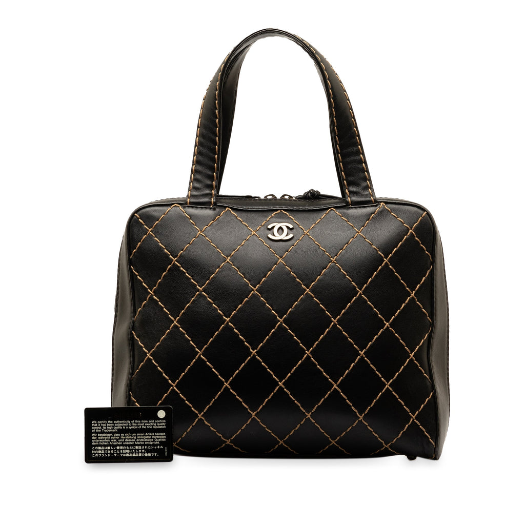 Lambskin Unisex Handbag CC HandleBag Wild Authenticated Leather Top (Good) Chanel Stitch Pre-Owned
