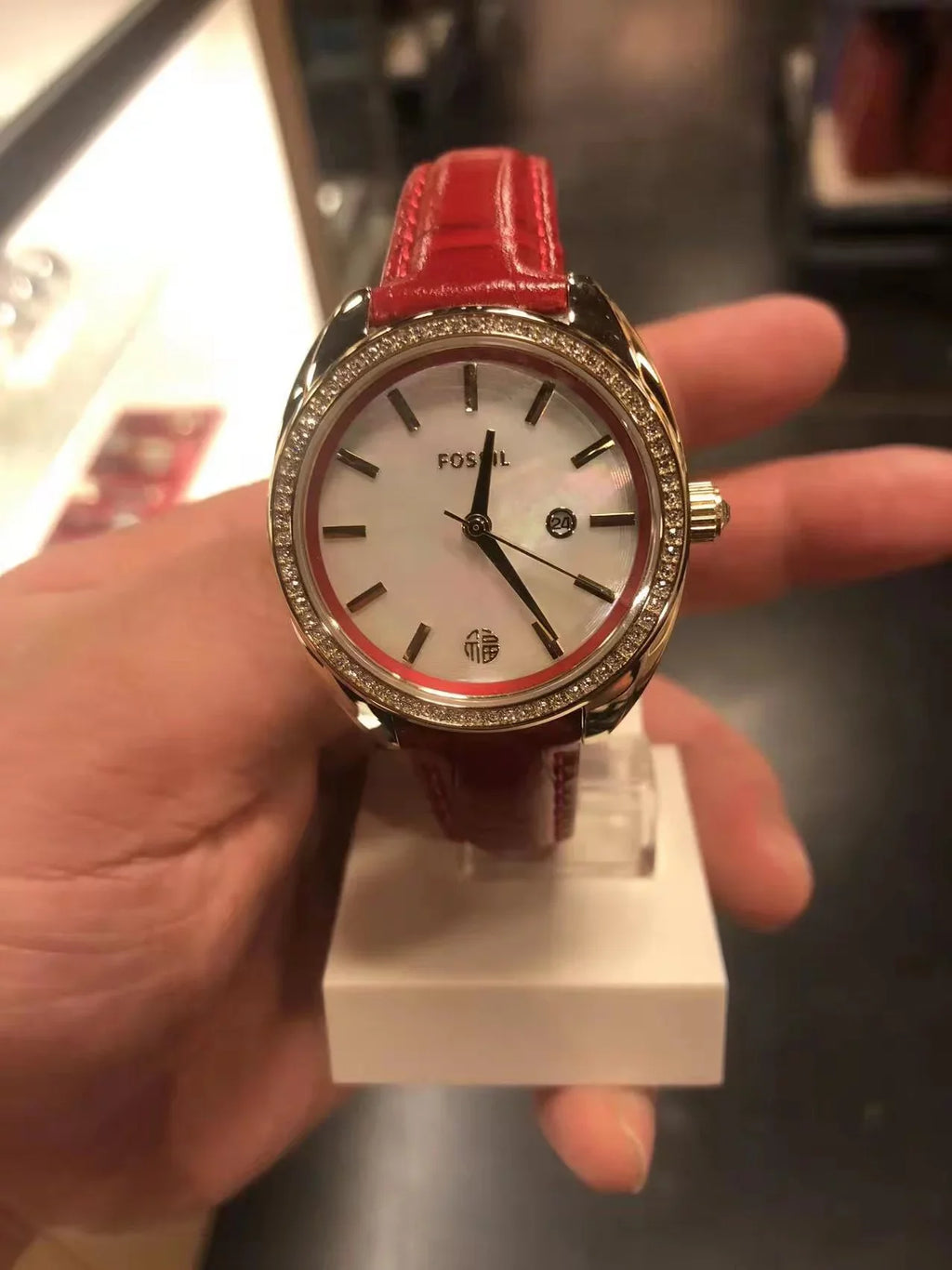 Red Vale Fossil Watch Date Three-Hand BQ3772 Leather