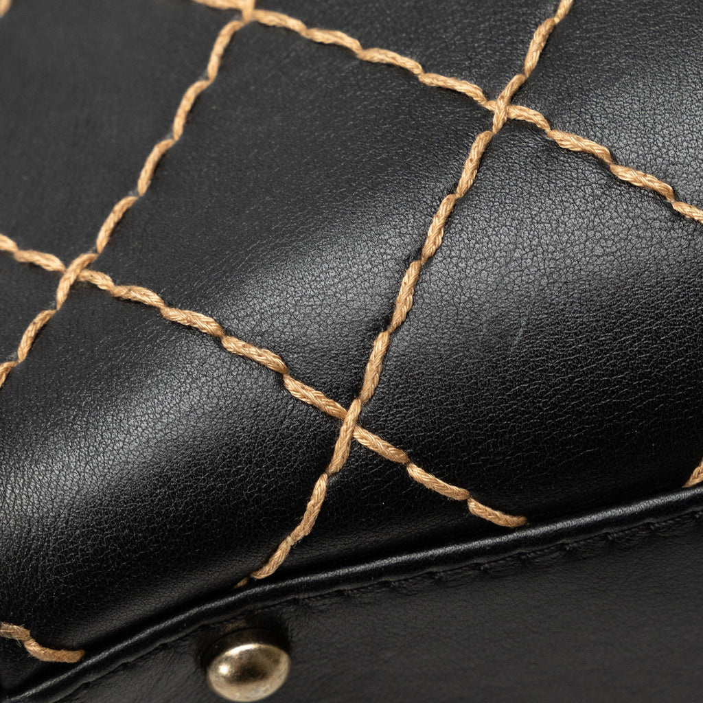 Lambskin Unisex Handbag CC HandleBag Wild Authenticated Leather Top (Good) Chanel Stitch Pre-Owned