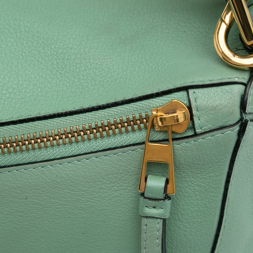 LOEWE (Good) Satchel Puzzle Green Leather Medium Pre-Owned Calf Unisex Authenticated