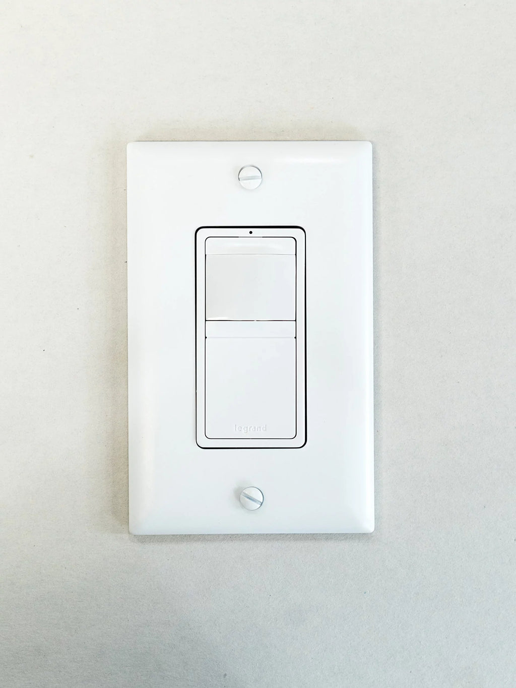 1 Switch 15 Legrand White Radiant Light pk amps Almond, Sensor Motion Ivory,