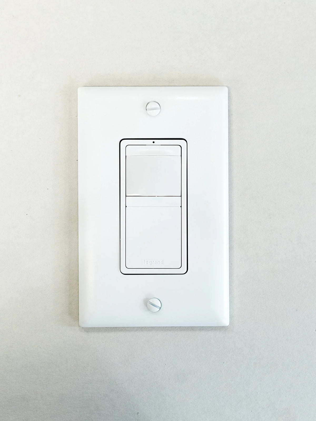 1 Switch 15 Legrand White Radiant Light pk amps Almond, Sensor Motion Ivory,
