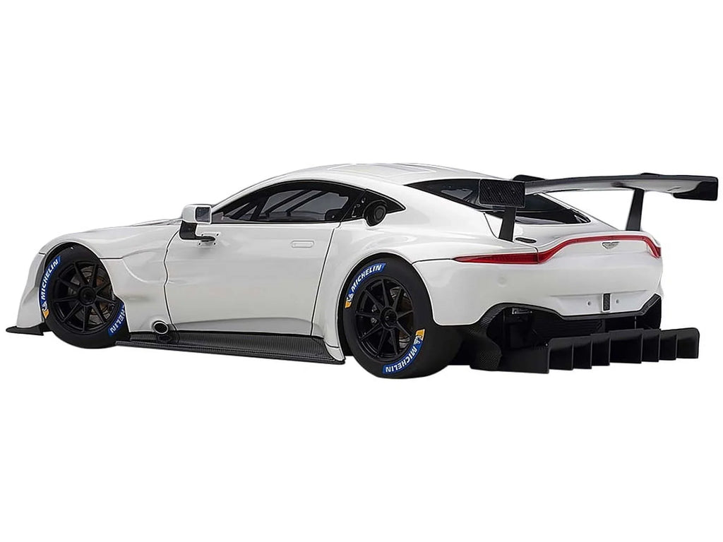 Mans Model Martin 2018 by Car White with 1/18 PRO Autoart Carbon Le GTE Accents Aston Vantage