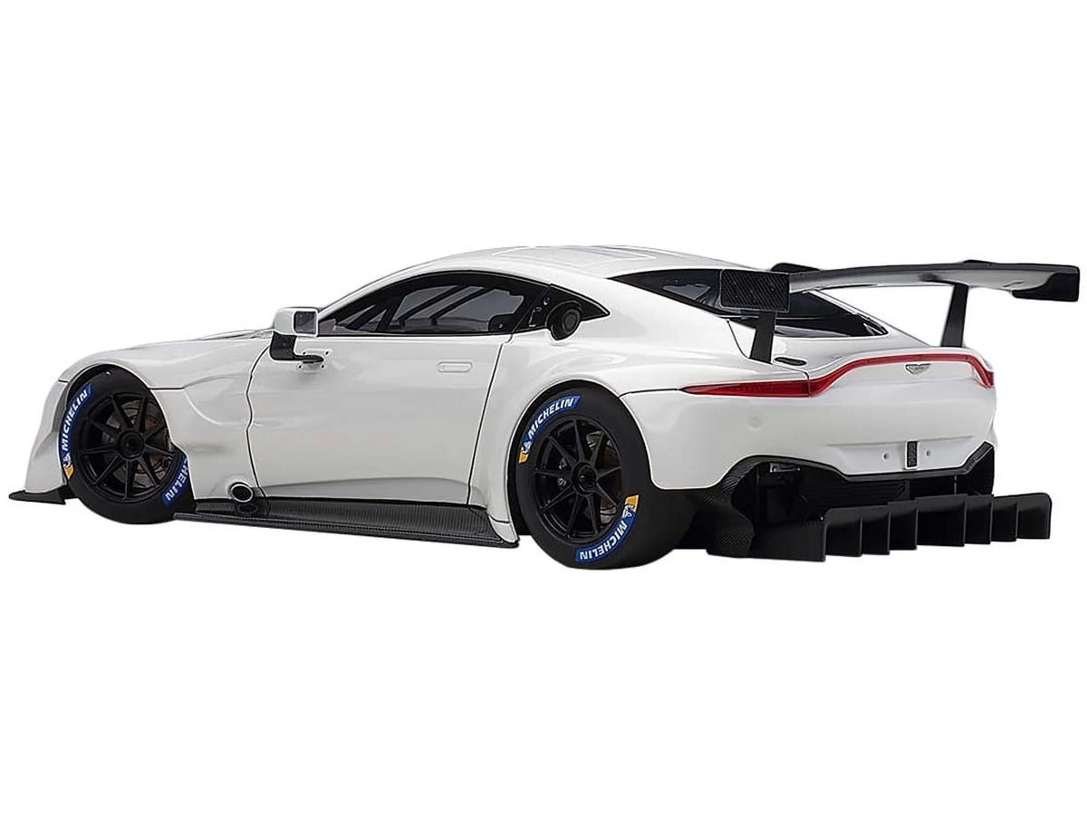 Mans Model Martin 2018 by Car White with 1/18 PRO Autoart Carbon Le GTE Accents Aston Vantage
