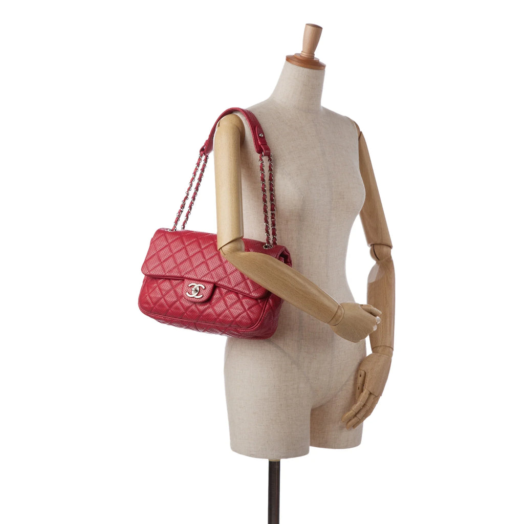 Leather Red (Good) Shoulder Pre-Owned Unisex Classic Authenticated Jumbo Perforated Lambskin Bag Single Chanel Flap