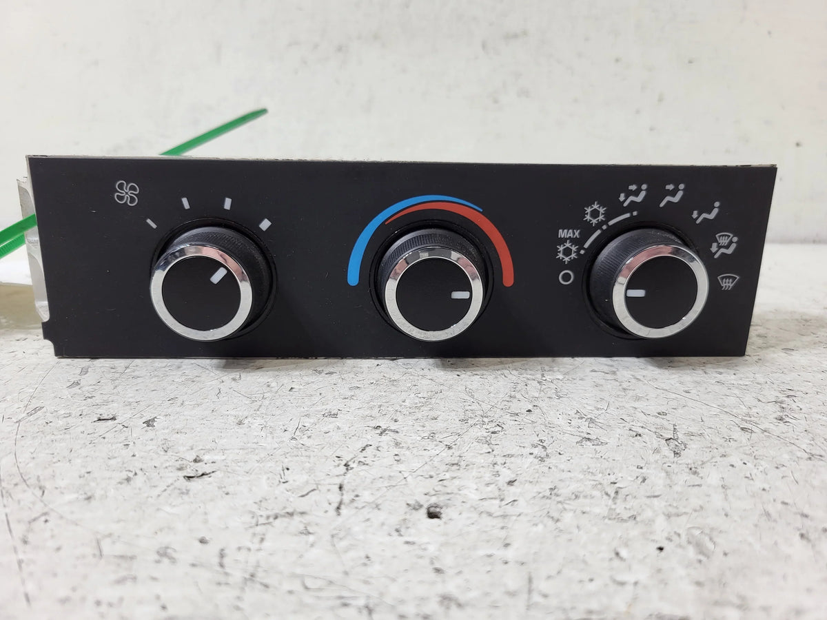 Heat OEM Chevrolet Unit (Good) Van Pre-Owned Temperature Express AC 2017 3500 LKQ Control