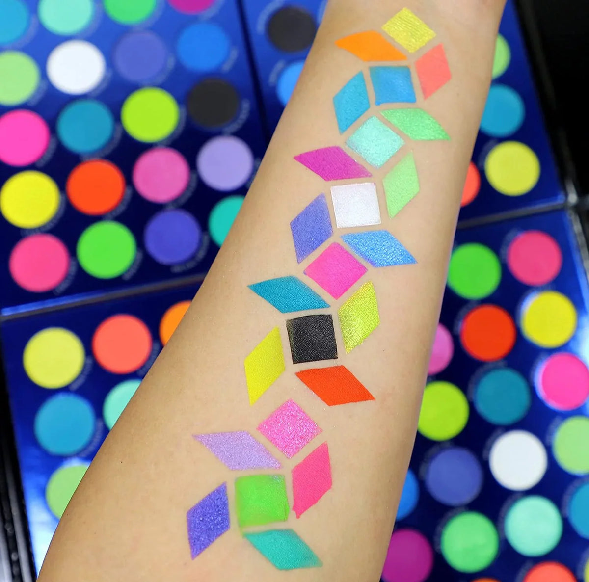 Lights and Eyeshadow , Rude Vibrant Palette 0.63 Pigment oz - Shadow 24 Eye of City Cosmetics Neon
