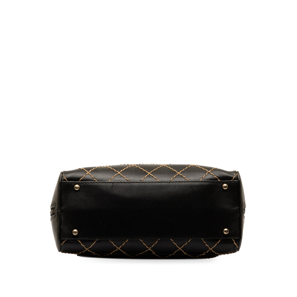 Lambskin Unisex Handbag CC HandleBag Wild Authenticated Leather Top (Good) Chanel Stitch Pre-Owned