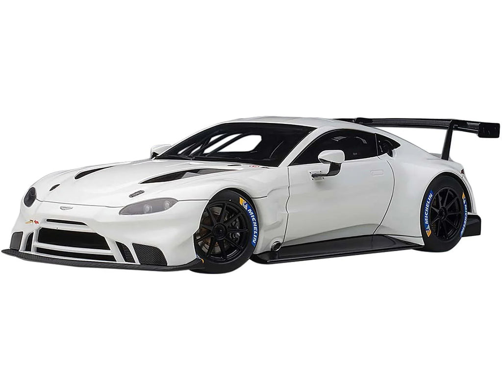 Mans Model Martin 2018 by Car White with 1/18 PRO Autoart Carbon Le GTE Accents Aston Vantage