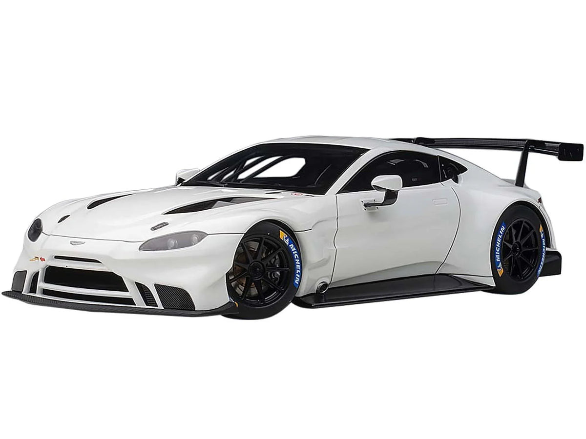 Mans Model Martin 2018 by Car White with 1/18 PRO Autoart Carbon Le GTE Accents Aston Vantage